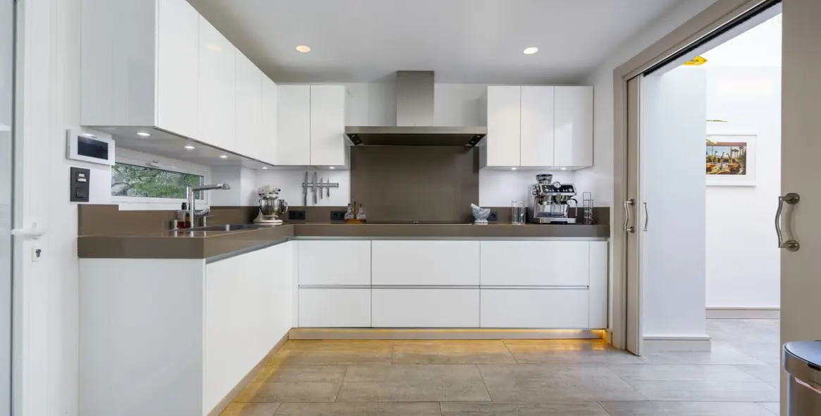 Venta de villa independiente en Nueva Andalucía 9