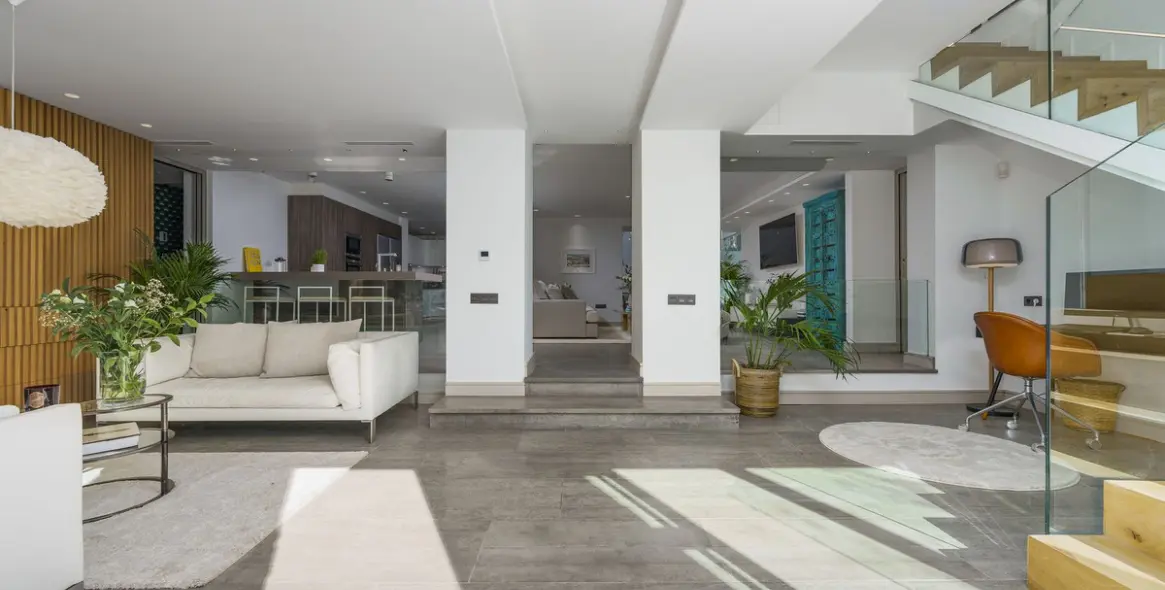 Venta de villa independiente en Nueva Andalucía 13