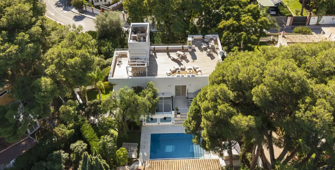 Venta de villa independiente en Nueva Andalucía 17