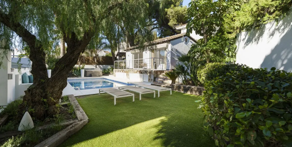 Venta de villa independiente en Nueva Andalucía 21