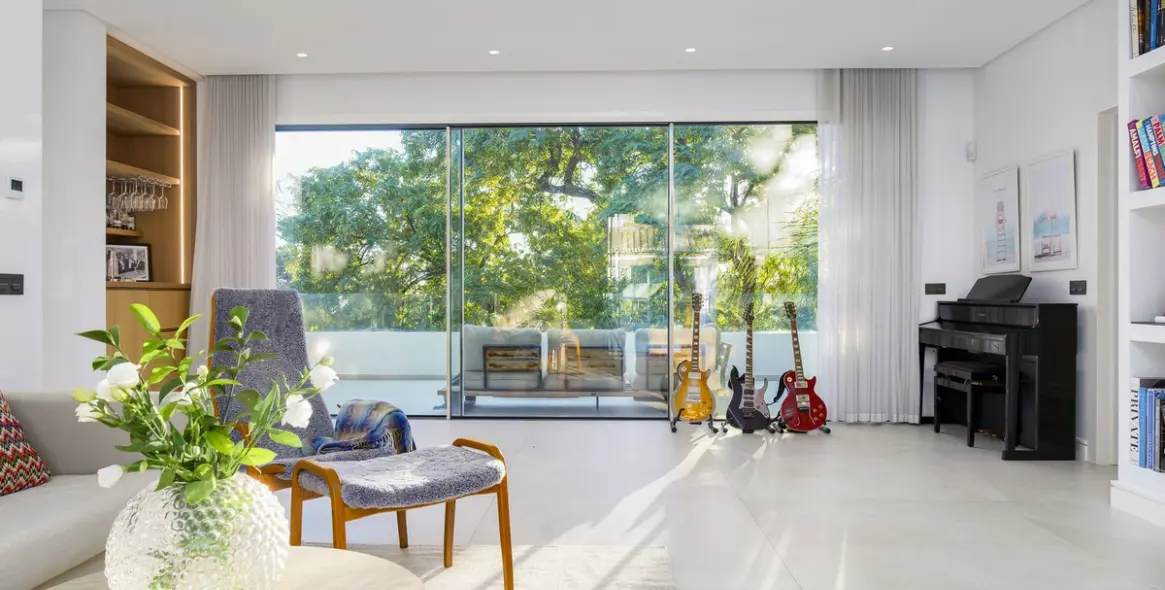 Venta de villa independiente en Nueva Andalucía 24