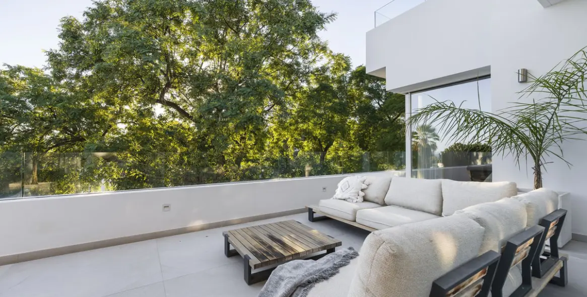 Venta de villa independiente en Nueva Andalucía 38