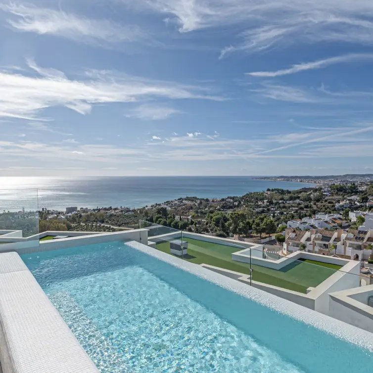 Sale of detached villa in Benalmadena