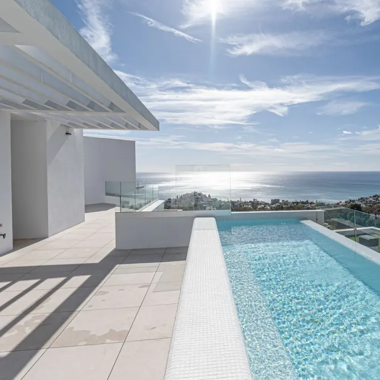 Sale of detached villa in Benalmadena
