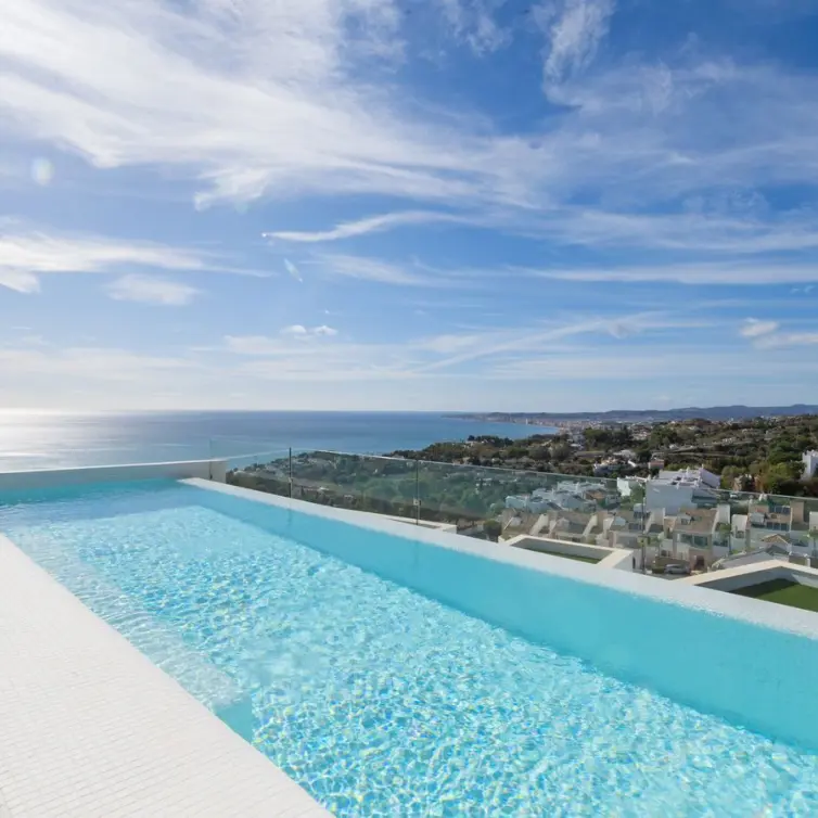 Sale of detached villa in Benalmadena