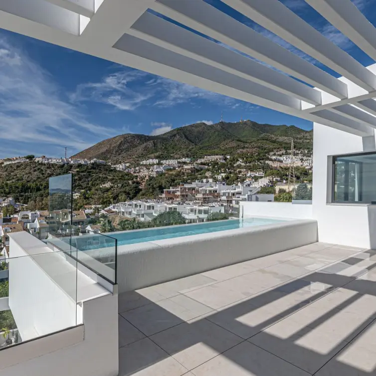 Sale of detached villa in Benalmadena