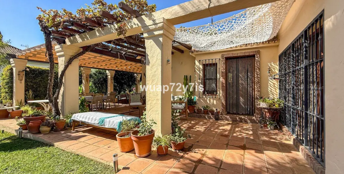 Sale of detached villa in Marbella (district Nagüeles) 1