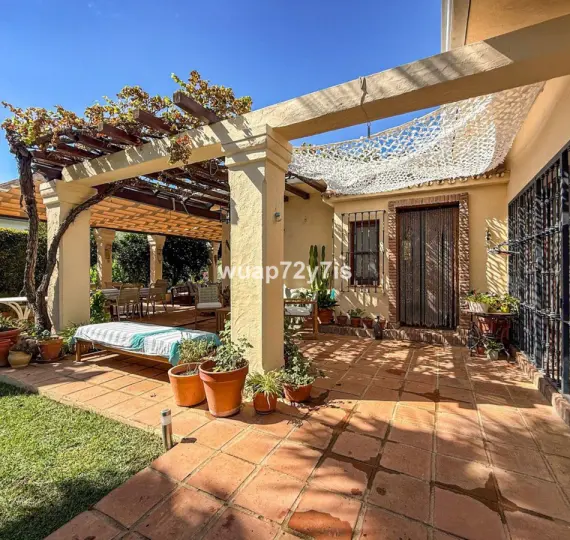 Detached villa R5196661