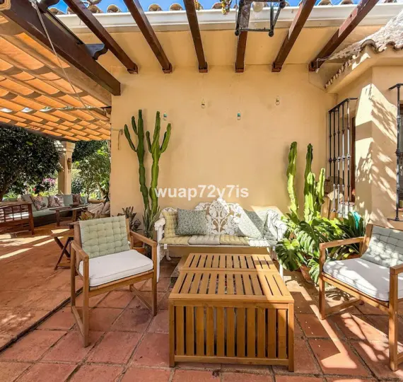 Detached villa R5196661