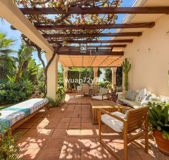 Detached villa R5196661