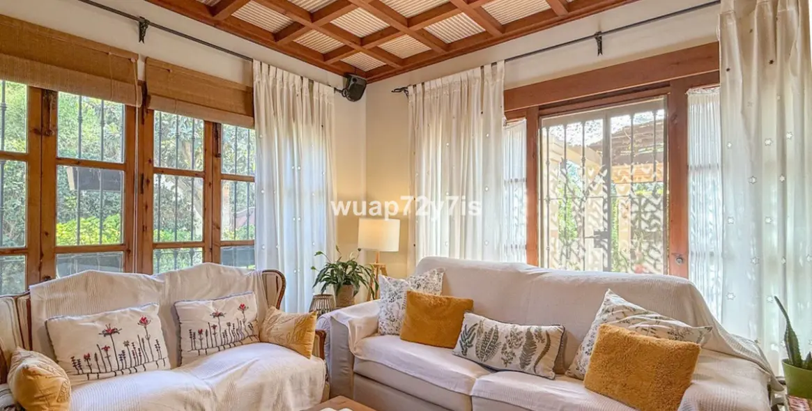 Продажа  отдельно стоящей виллы в Nagüeles 11