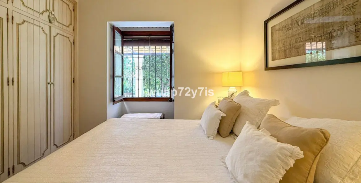 Продажа  отдельно стоящей виллы в Nagüeles 25