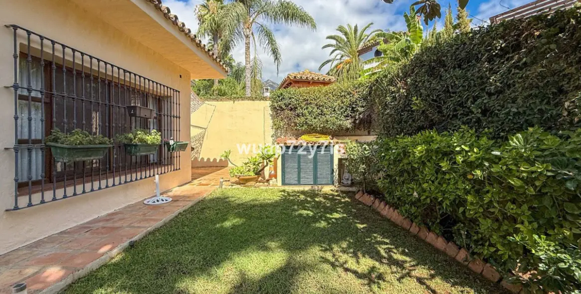 Продажа  отдельно стоящей виллы в Nagüeles 30