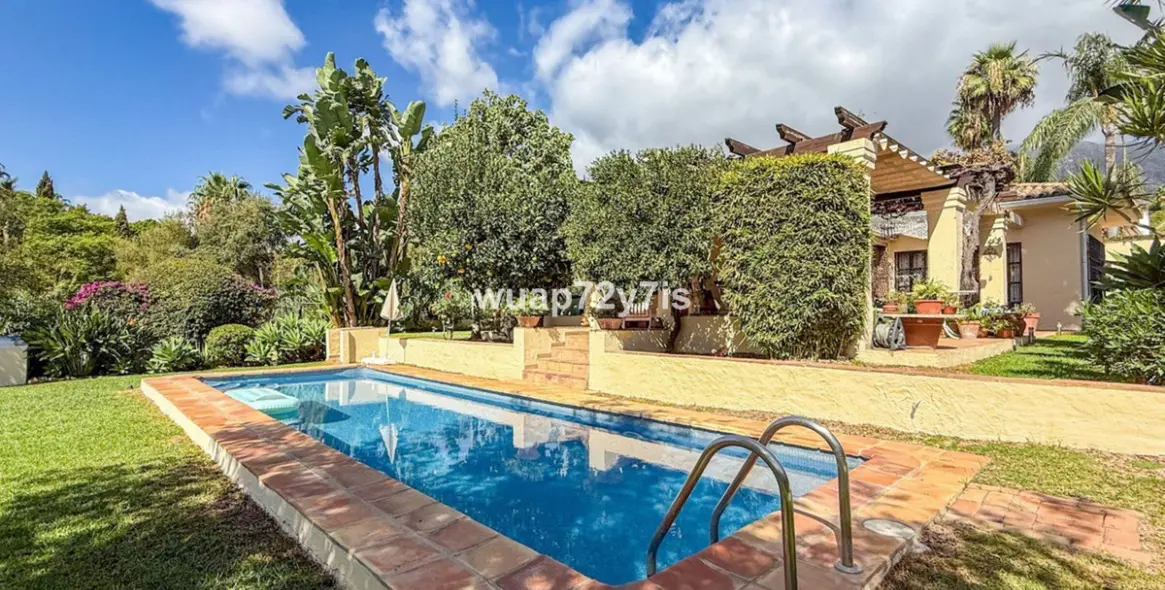 Продажа  отдельно стоящей виллы в Nagüeles 33