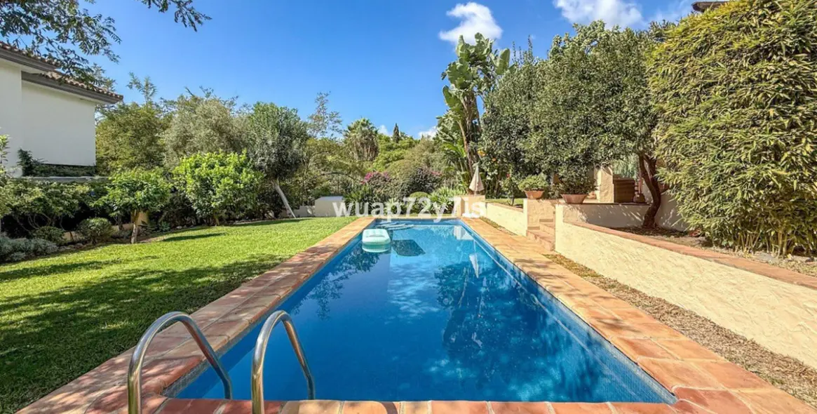 Продажа  отдельно стоящей виллы в Nagüeles 36