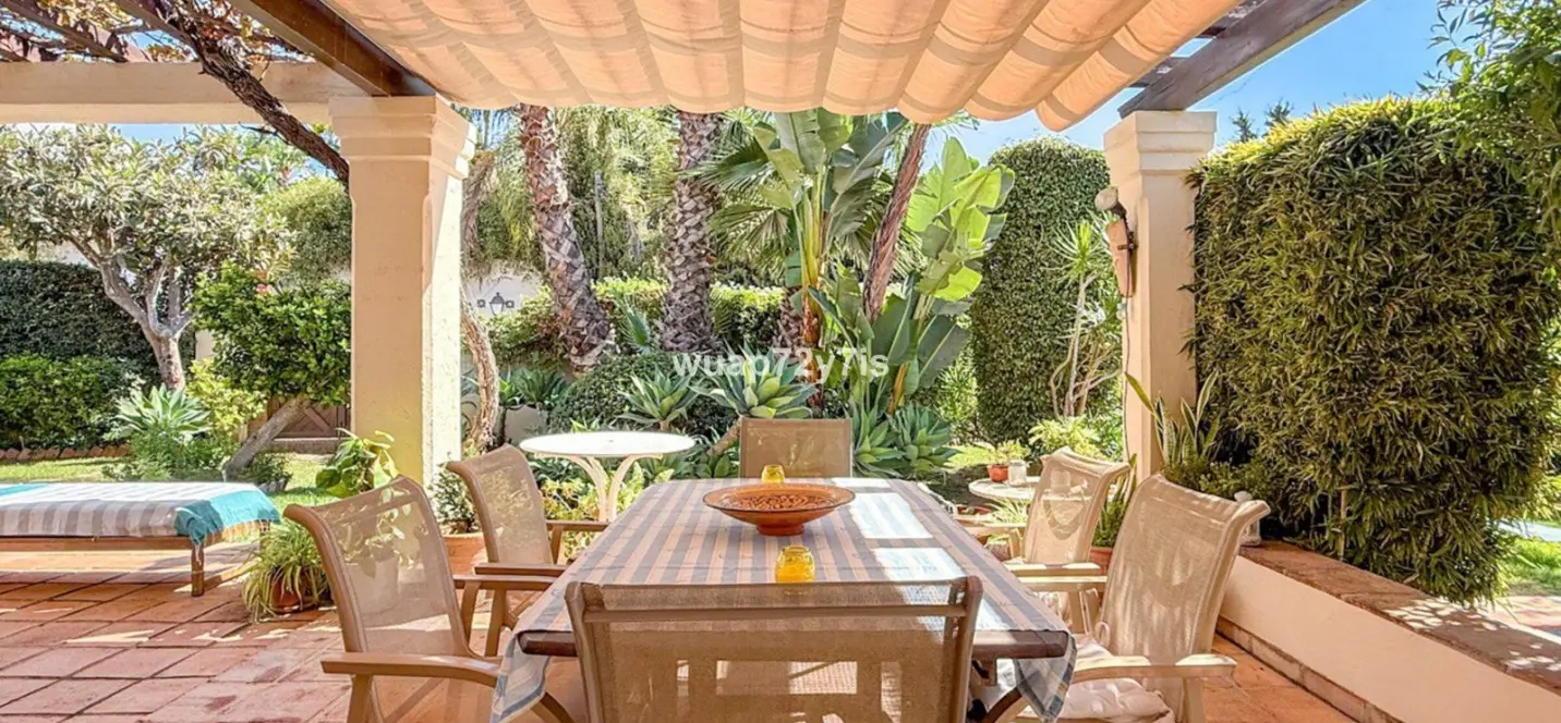 Sale of detached villa in Nagüeles 2