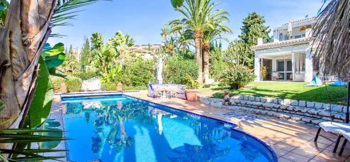 Sale of detached villa in Marbesa 1