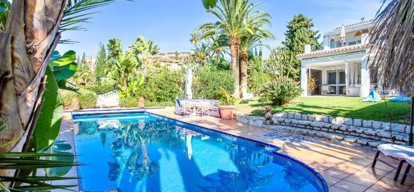 Sale of detached villa in Marbesa 1