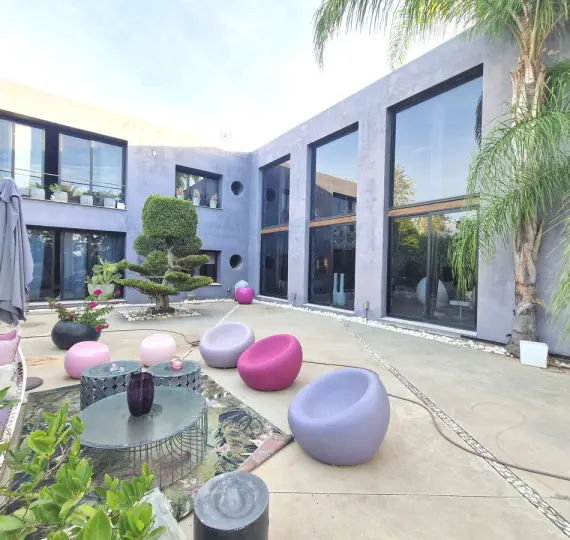 Sale of detached villa in Estepona