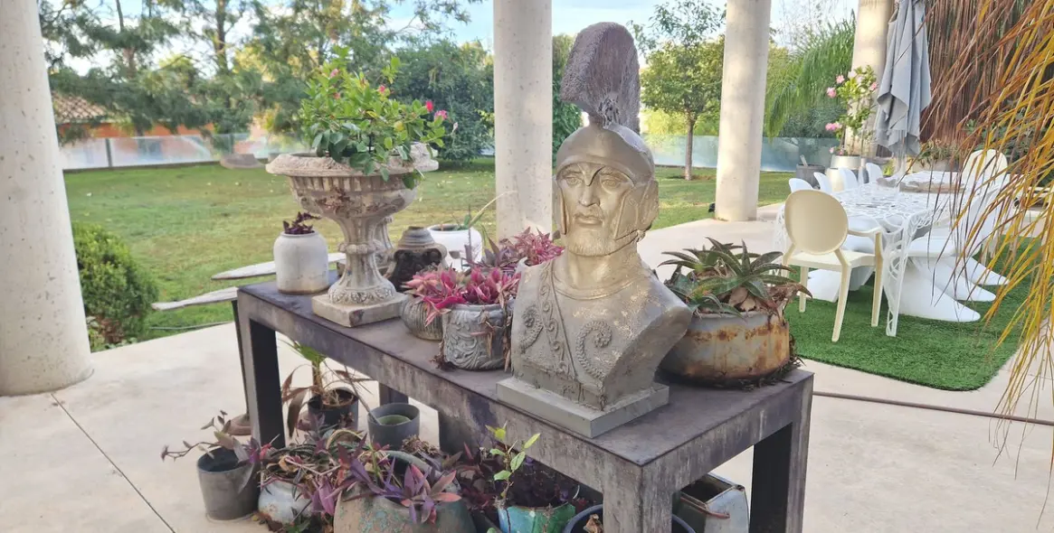 Sale of detached villa in Estepona 4