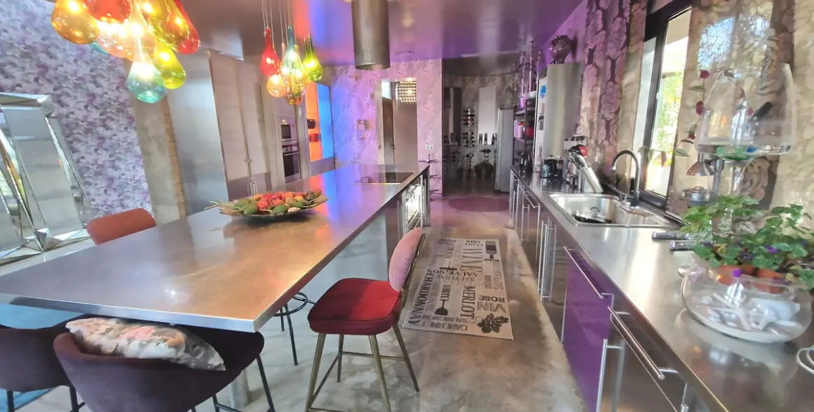 Sale of detached villa in Estepona 17