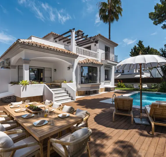 Продажа  отдельно стоящей виллы в Nueva Andalucía