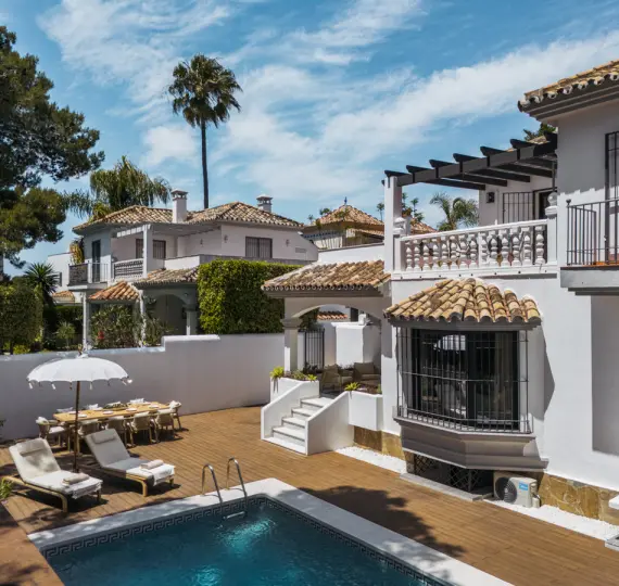 Продажа  отдельно стоящей виллы в Nueva Andalucía