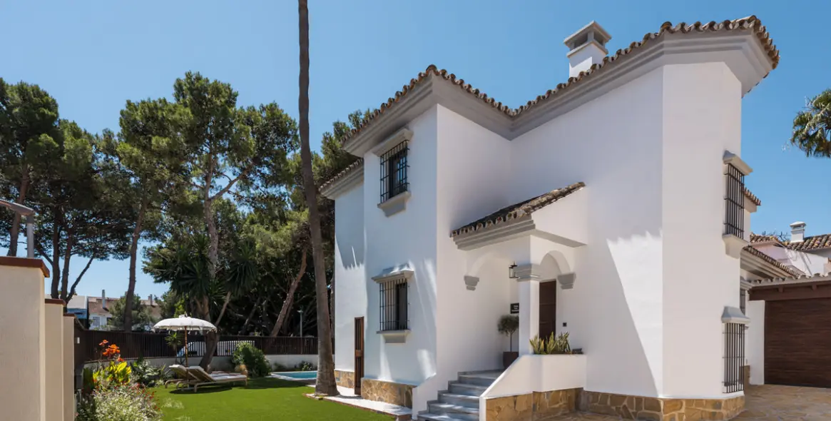 Venta de villa independiente en Nueva Andalucía 27