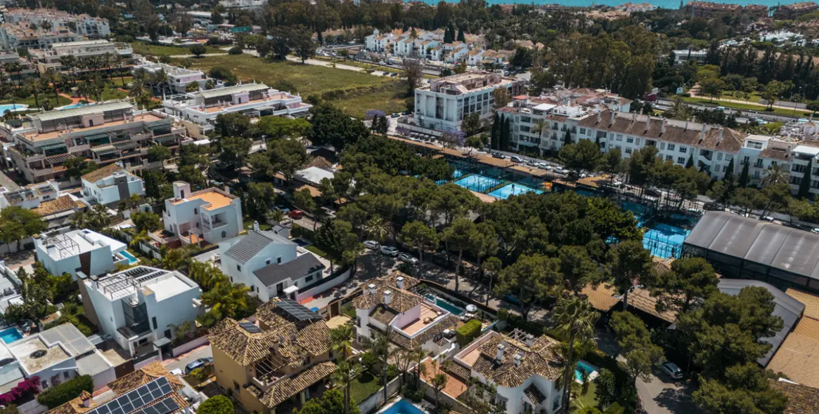 Venta de villa independiente en Nueva Andalucía 30