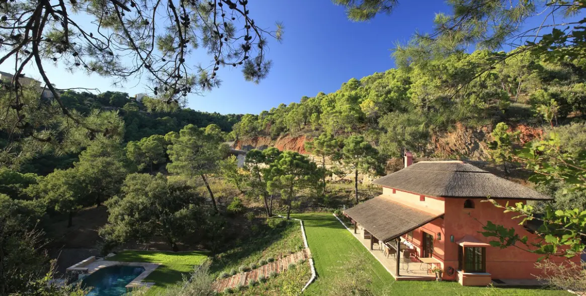 Sale of detached villa in Benahavís 2