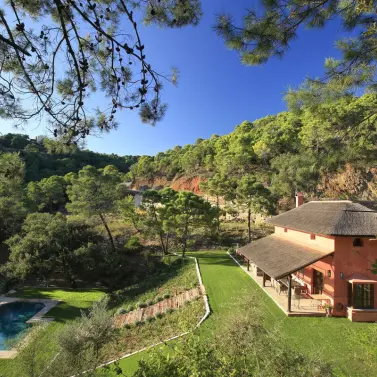 Sale of detached villa in Benahavís