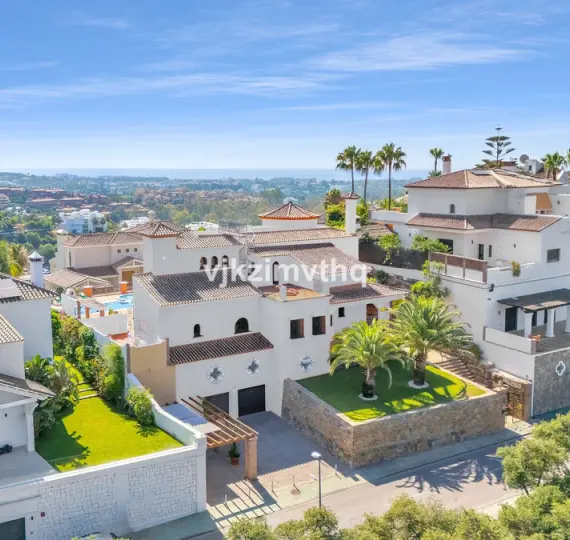 Sale of detached villa in Benahavís
