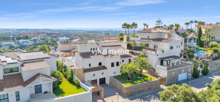 Sale of detached villa in Benahavís 0