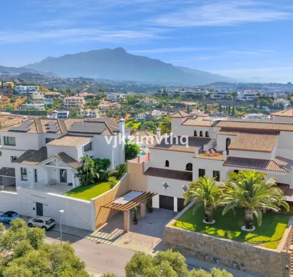 Sale of detached villa in Benahavís