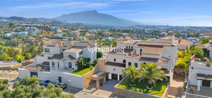 Sale of detached villa in Benahavís 1