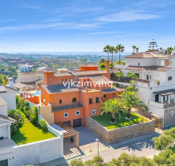 Sale of detached villa in Benahavís