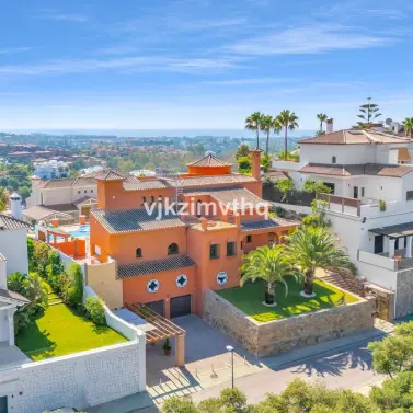 Sale of detached villa in Benahavís