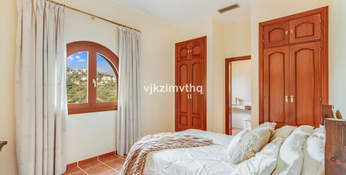 Sale of detached villa in Benahavís 13