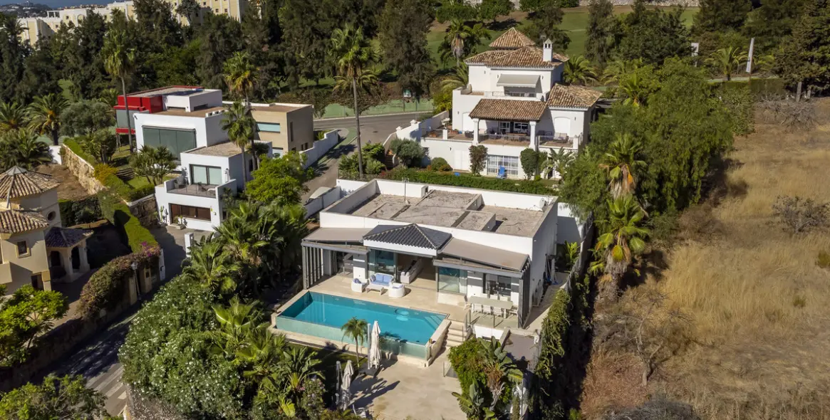 Long-term rent of detached villa in La Quinta 1