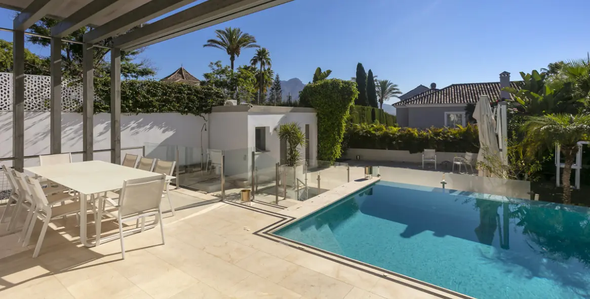 Long-term rent of detached villa in La Quinta 2