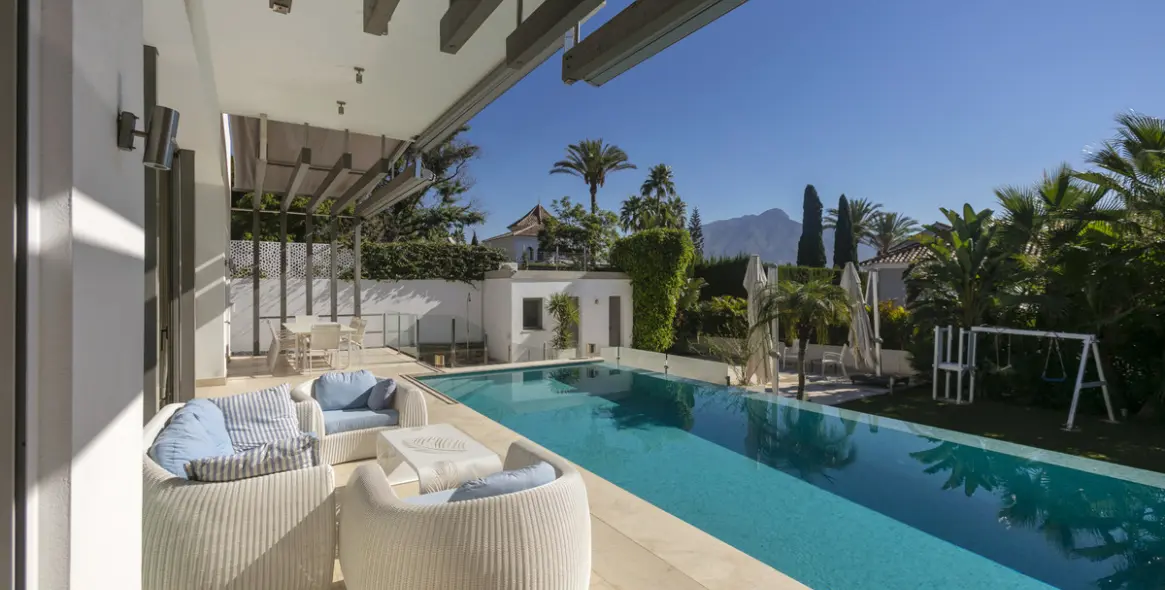 Long-term rent of detached villa in La Quinta 7