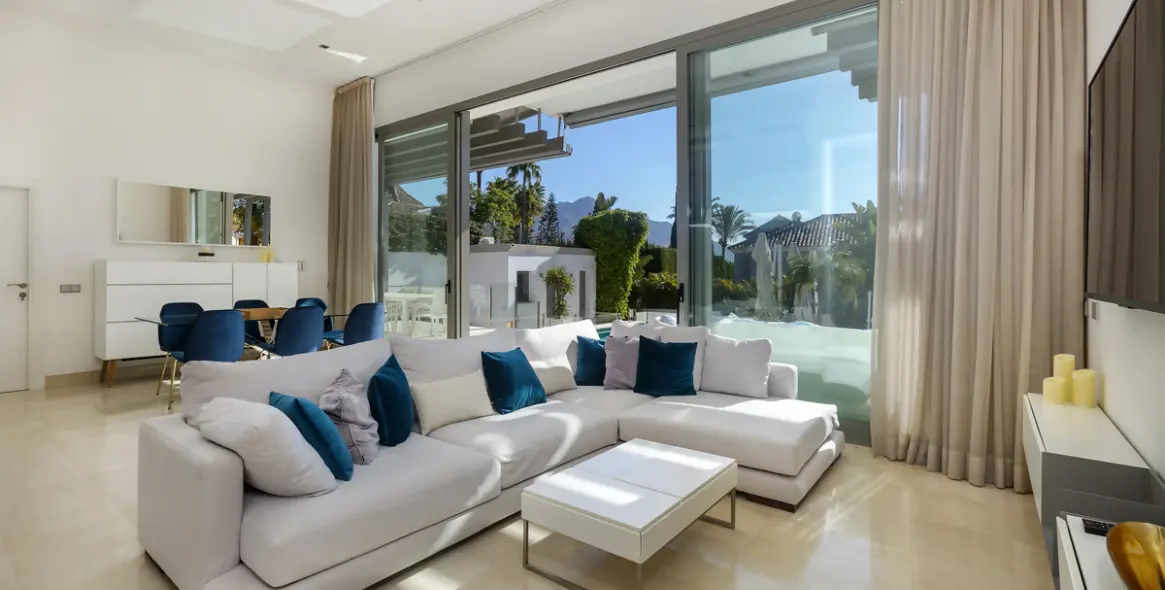 Long-term rent of detached villa in La Quinta 9