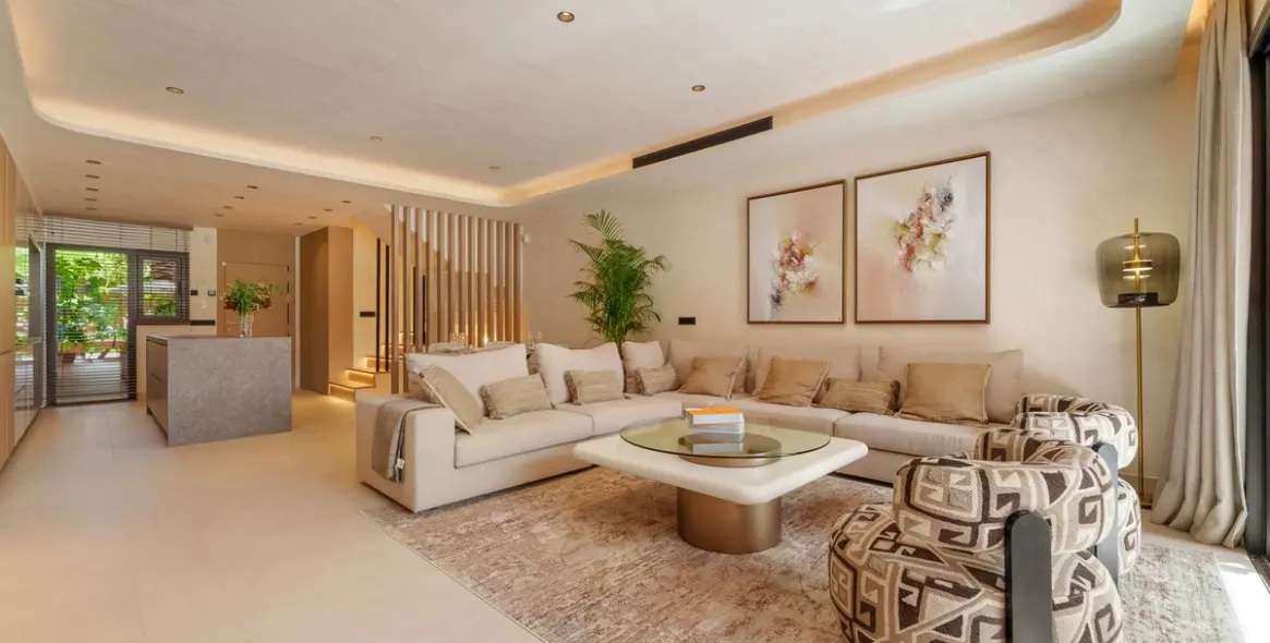 Продажа дома на две семьи в The Golden Mile 12