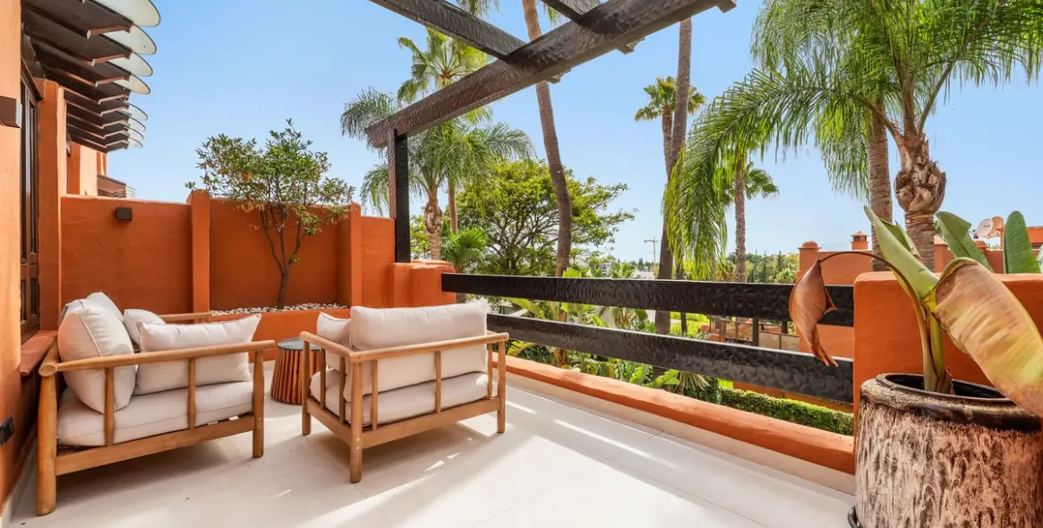 Продажа дома на две семьи в The Golden Mile 16