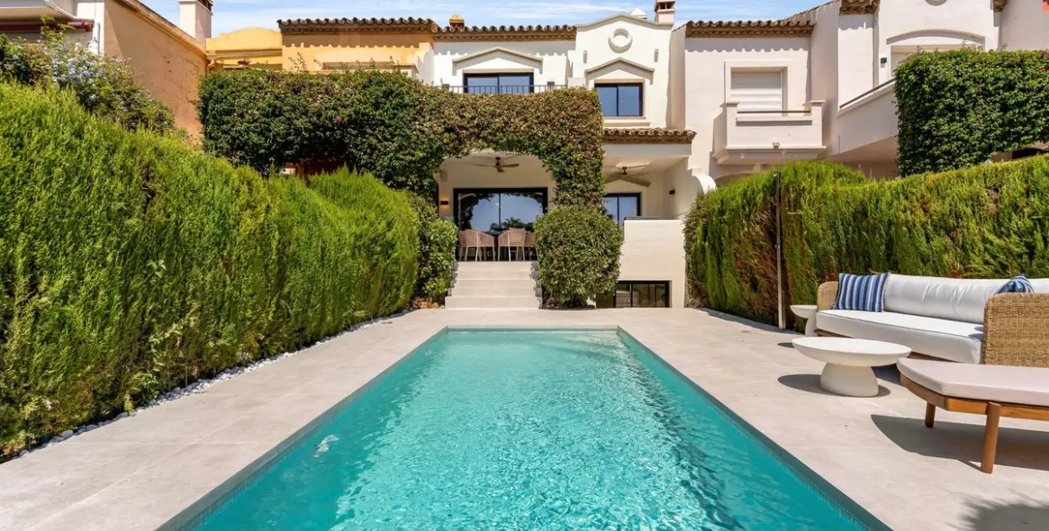 Продажа таунхауса в Nueva Andalucía (район Nueva Andalucía) 1