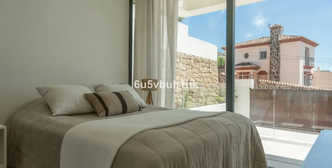 Sale of detached villa in Seghers 39