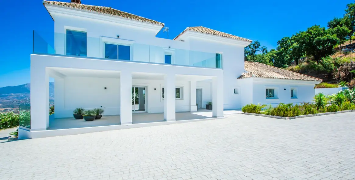 Venta de villa independiente en Marbella East (distrito La Mairena) 2