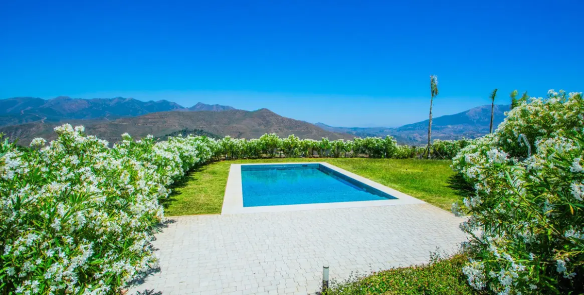 Venta de villa independiente en Marbella East (distrito La Mairena) 10