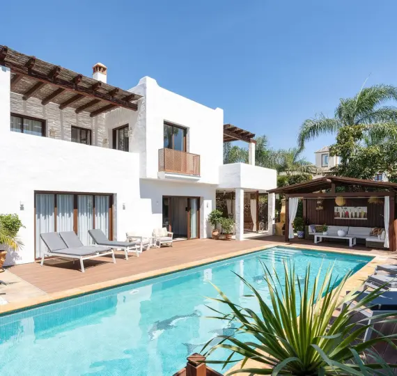 Продажа  отдельно стоящей виллы в San Pedro de Alcántara