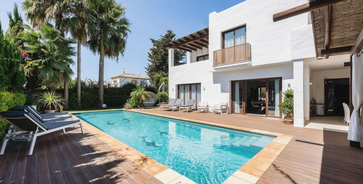 Sale of detached villa in San Pedro de Alcántara 3